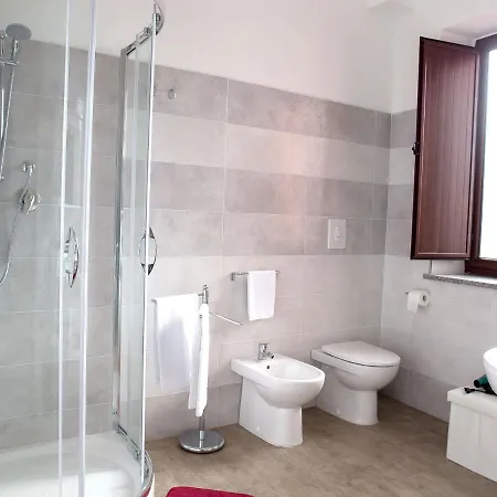 With 3 Bedrooms In With Wifi *